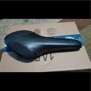 Fizik Arione Tri2 Carbon Braided Saddle